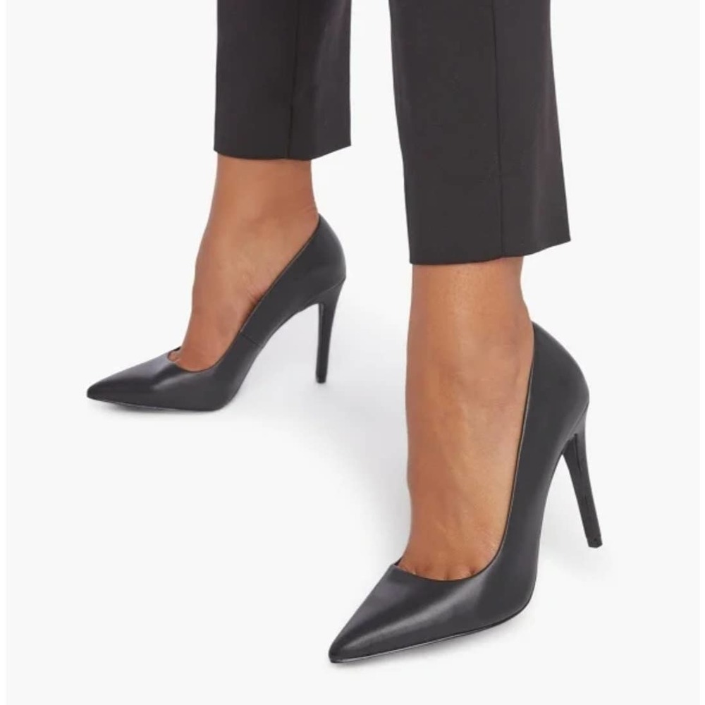 Just Fab Black Pumps Gisselle Size 9 and 9.5 NEW